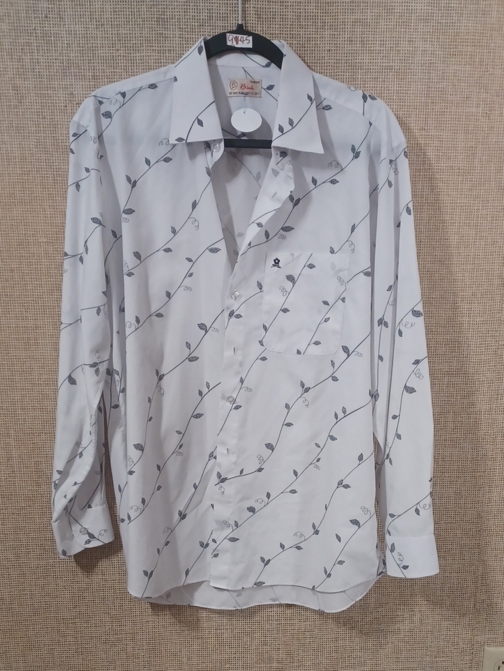 B. Rich White Vine-Print Casual Button-Down Shirt